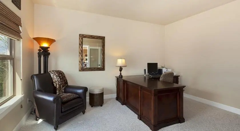 The Hillcrest Hideaway