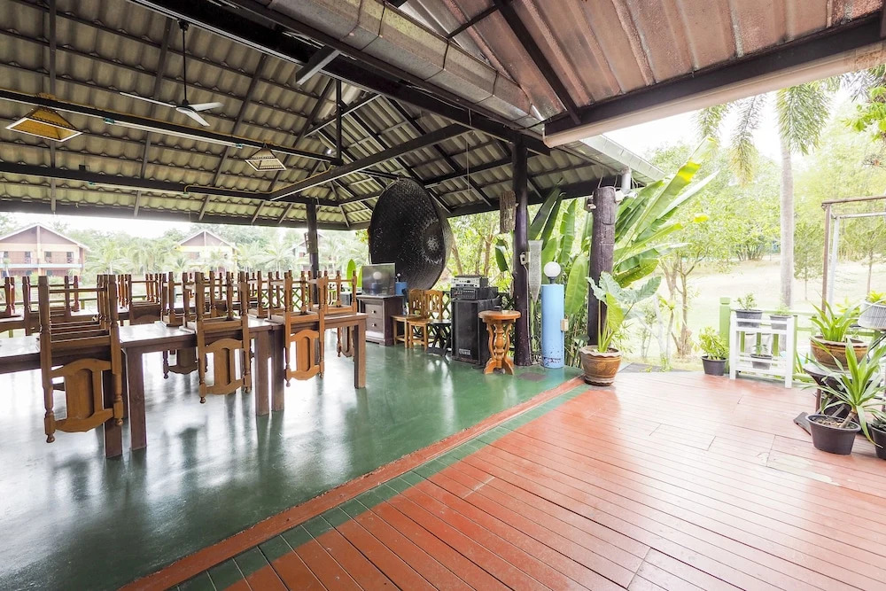 Saensukkho Hotel Resort