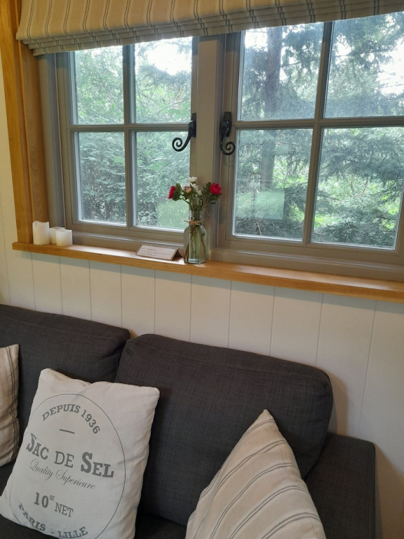 Shepherd's Hut in Sussex With Fire Pit & Wildlife
