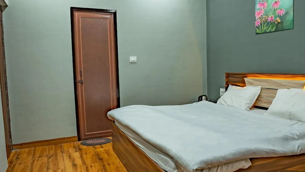 Goroomgo Kanwal Hotel And Resort Nainital