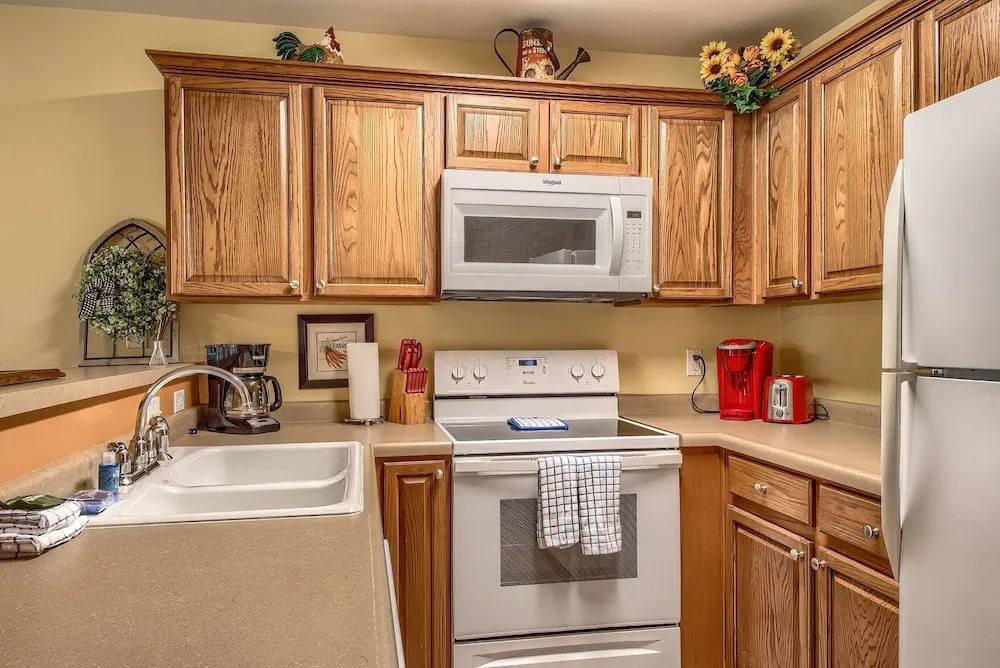 Ww E202 Schlitterbob Hideaway 3 Bedroom Condo by RedAwning