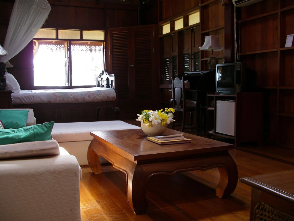 Ruen Thai Rim Haad