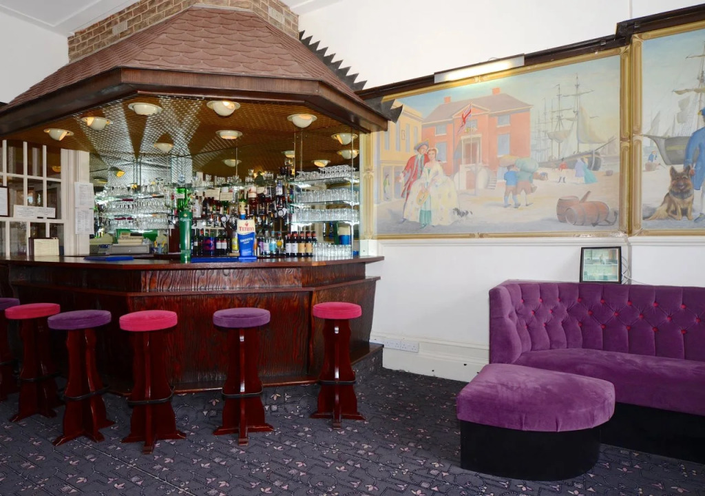 Whitehall Hotel