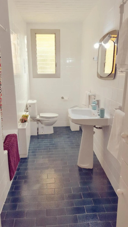 Central Apartment in Valencia with WIFI + Parking.