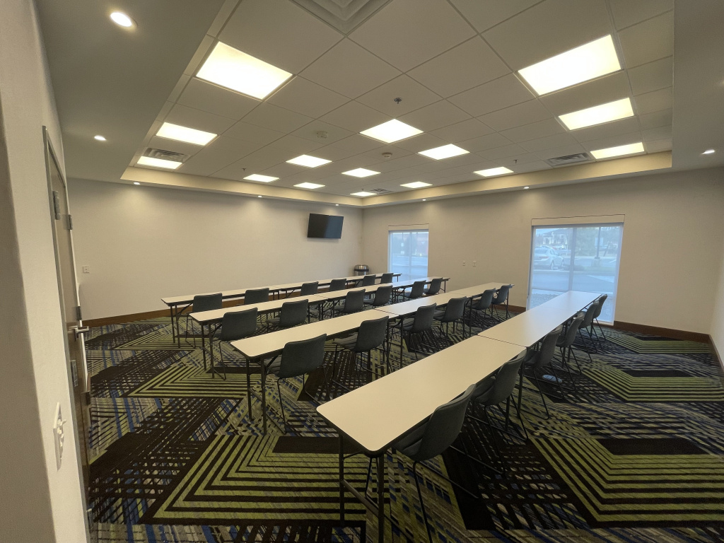 Holiday Inn Express & Suites Dayton East - Beavercreek by IHG