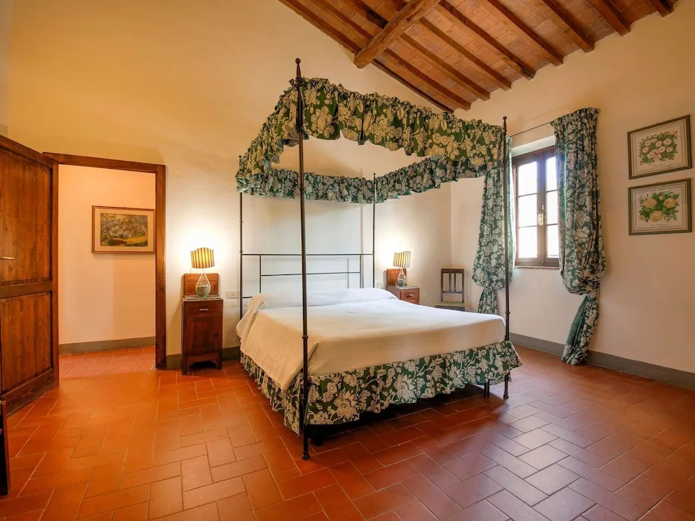 Luxurious Farmhouse in Capannoli With Pool
