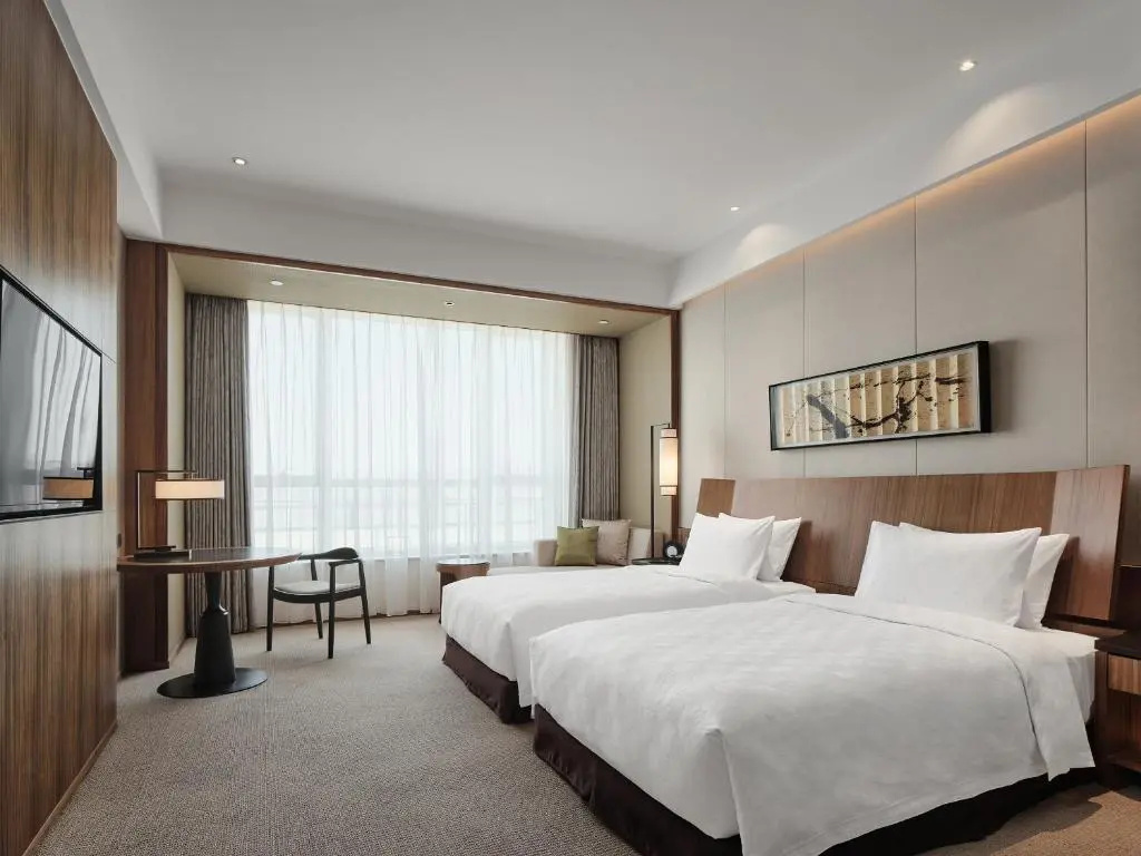 HUALUXE Ningbo Harbor City