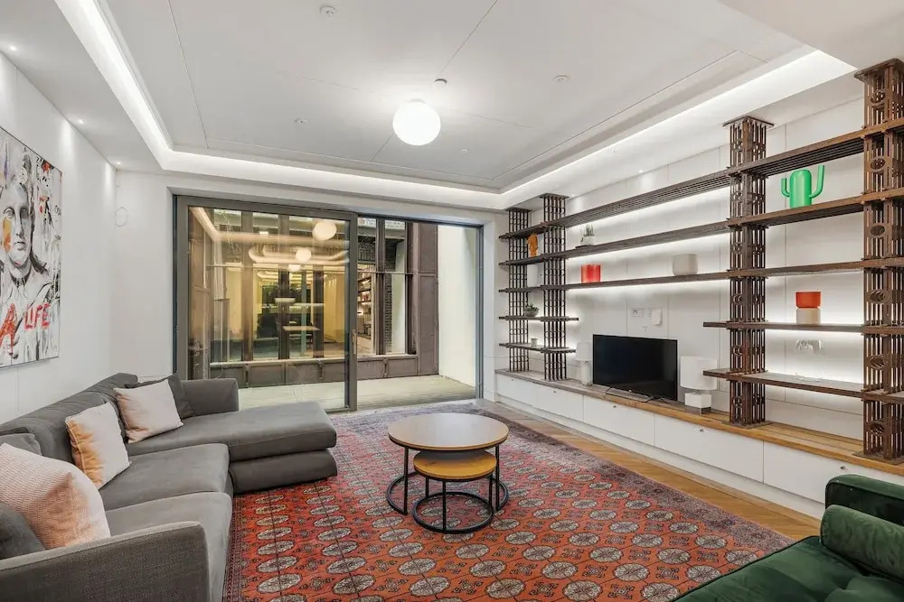 Spacious 5 Bdrm Townhouse in Camden