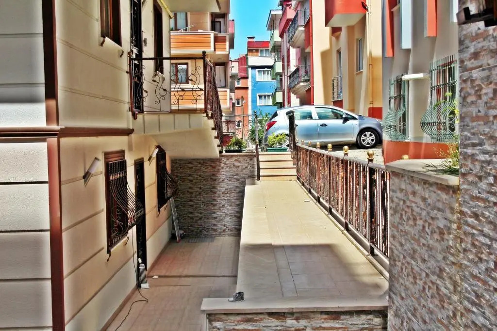 Mazlum Apart