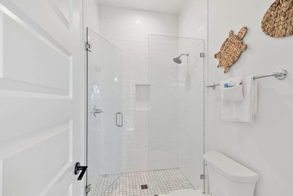 7BR Elegance and Comfort Withpool and Near the Beach