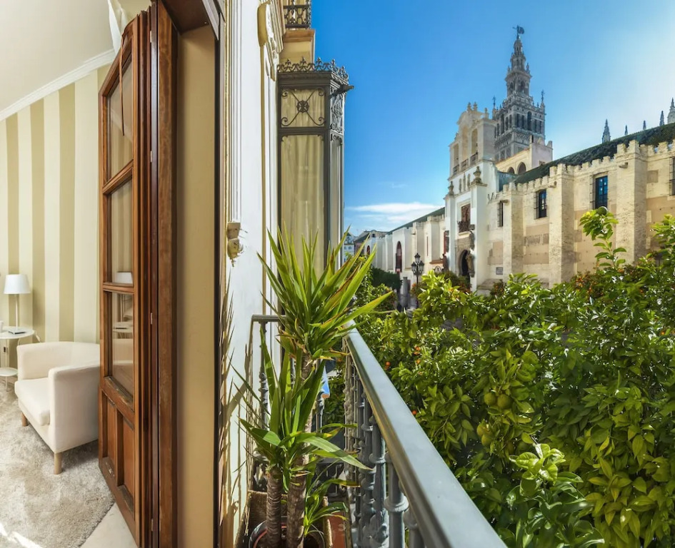 Apartment in Front of the Cathedral. 2 Bedrooms. Catedral I