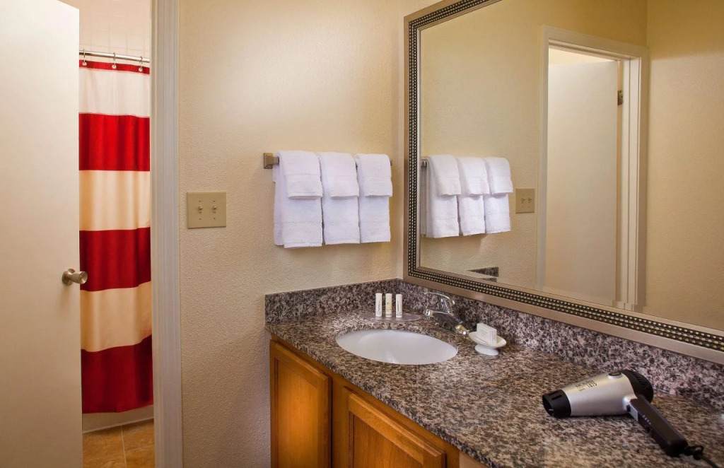 Sonesta Simply Suites Memphis East Poplar Pike