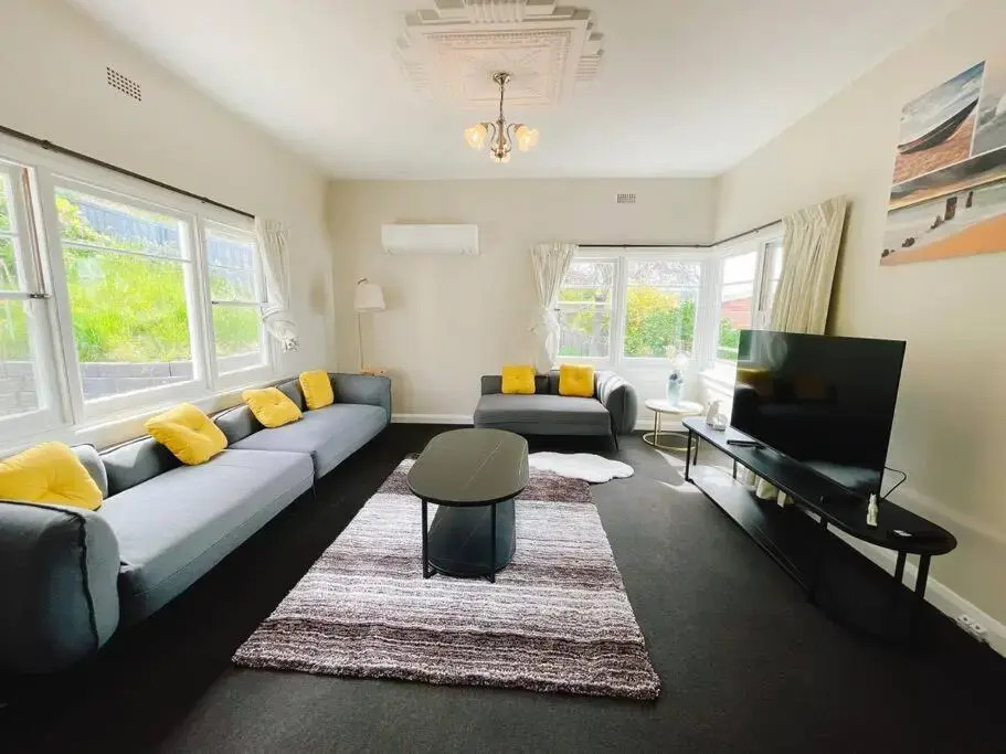 Spectacular Hobart River View Home