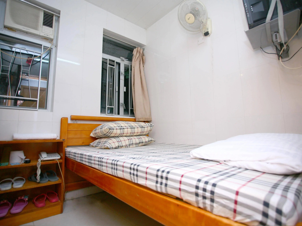 Pay-Less Guesthouse