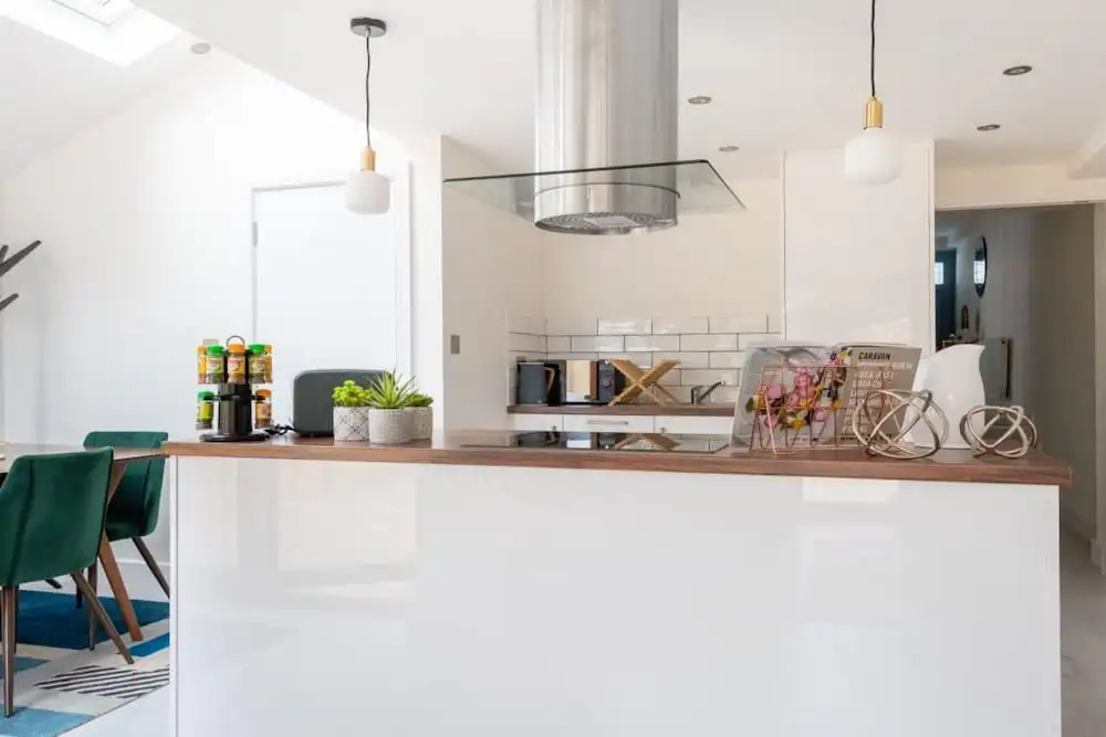 The Brixton Hill - Modern & Bright 2BDR Apartment with Garden