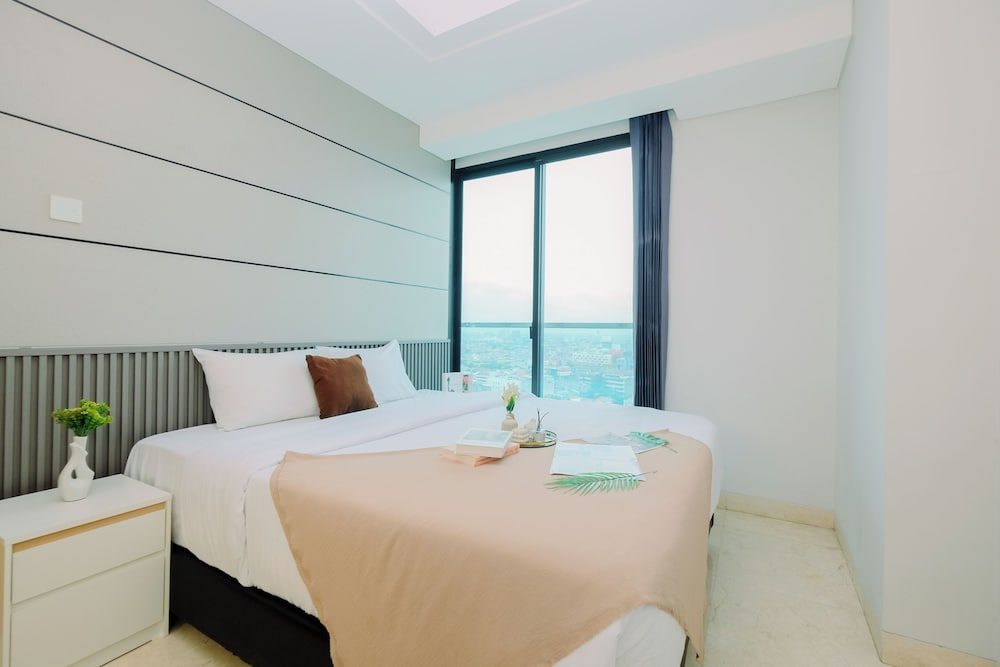 Spacious Grey 2Br At Capitol Suites Apartment
