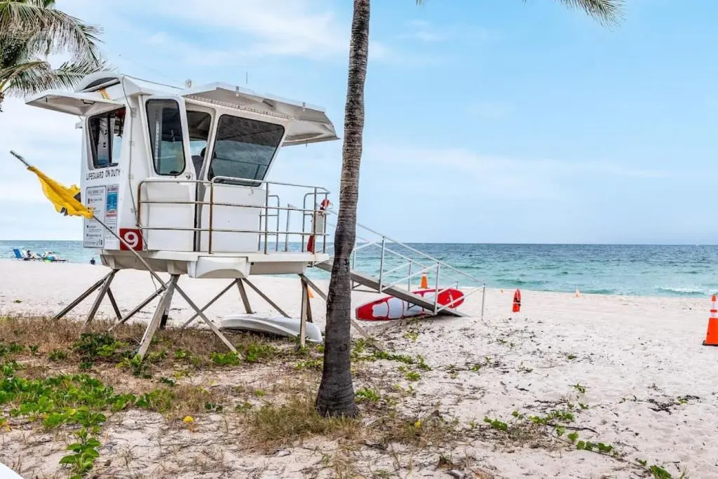 Bayshore Breeze 3 - King Bed, Kitchen, Parking