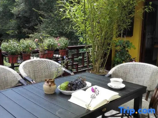 Yulong Snow Hall Inn (Baisha Ancient Town Store)