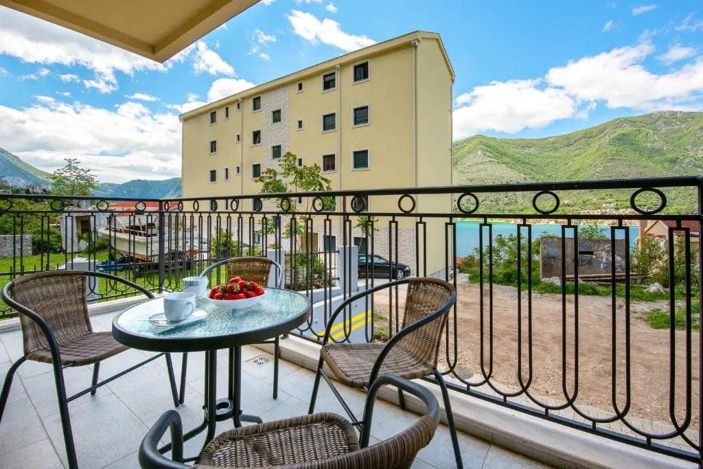 2MONTENEGRO LIMETA APARTMENTS with pool