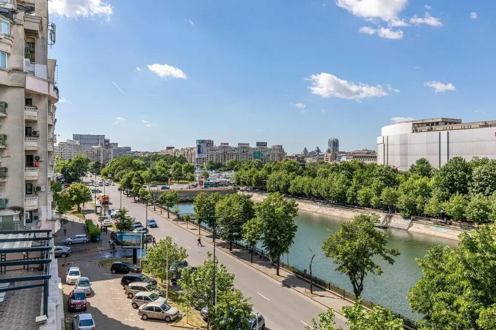 HOLT -  Wonderful 2 bed, 2 bath flat in the center of Bucharest