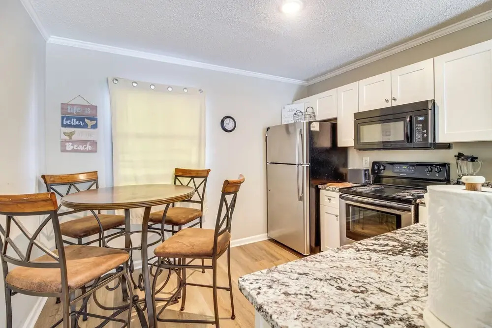Walk to Ocean: North Topsail Beach Gem w/ Balcony!