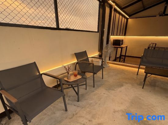 Hostel Bangkok Airport Comfort By MaTong " Near Suvarnabhumi Airport BKK "