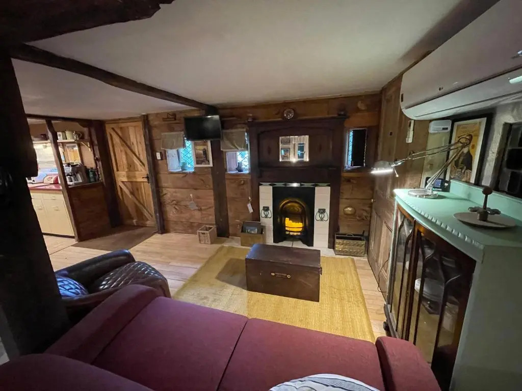 Remarkable Boultons Barn With hot tub & opt Sauna