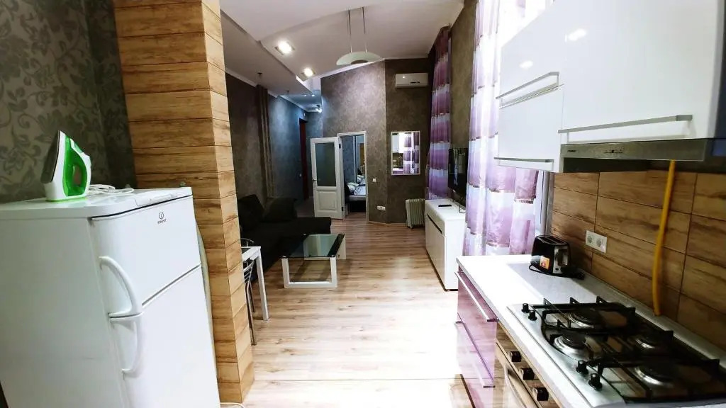 One bedroom. 6 Zankovetskoi St. Near a Khreschatyk