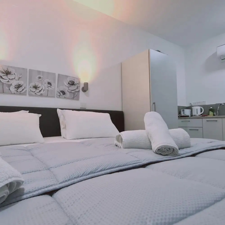 100 AN - Napa Living 20