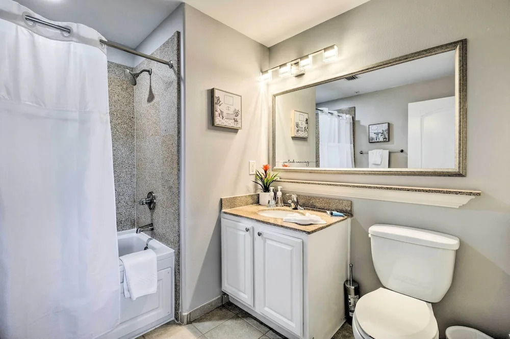 Family Resort Condo w/ 2 Pools: 1 Mi to Disney!