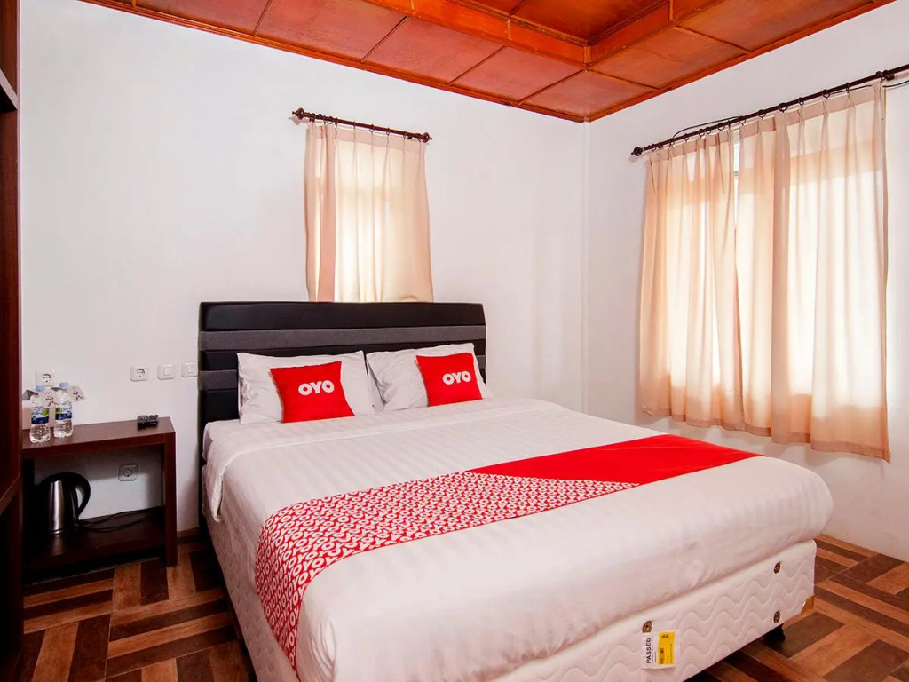 OYO 1812 Dg Inn