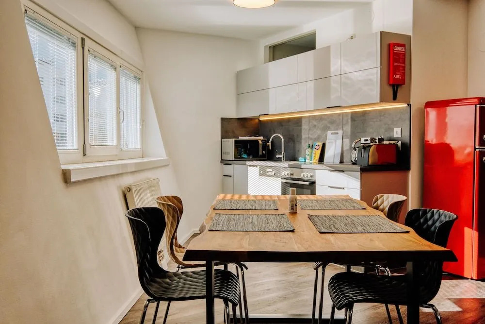 URBAN ISLAND I Riverside Apartments