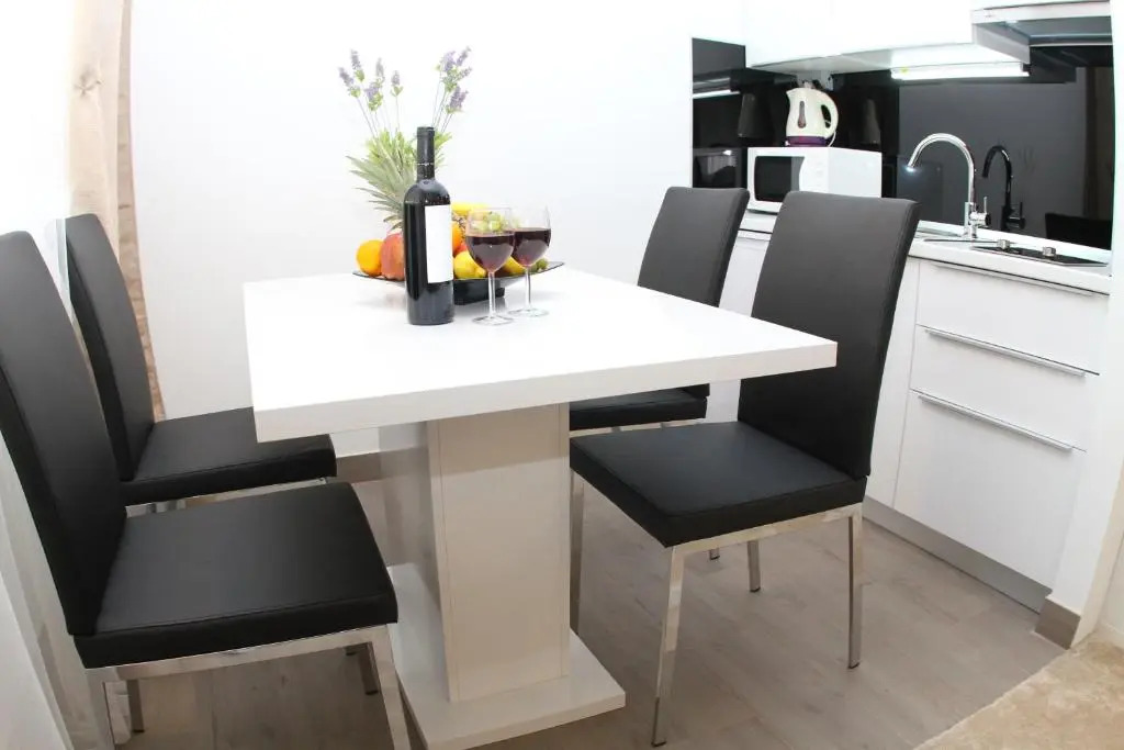 Studio Apartments Mirakul