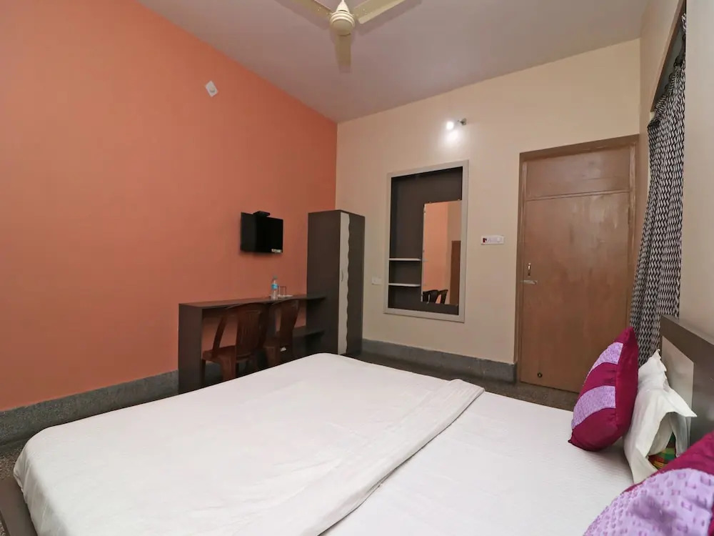 Spot On 39527 Hotel Saraogi