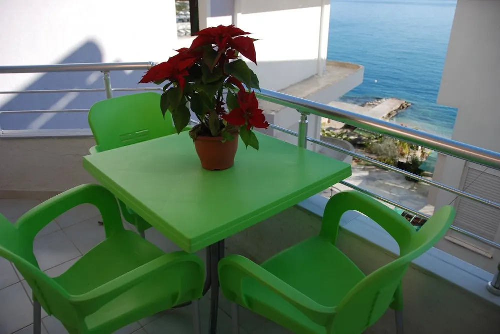 Kleri Beach Apartments
