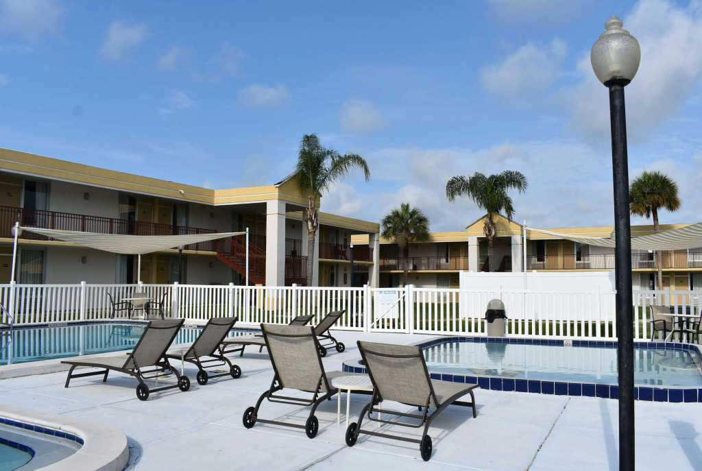 Super 8 by Wyndham Ocala I-75