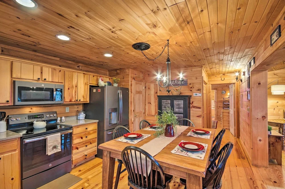 Waynesville Escape - Mtn Cabin Above the Clouds!