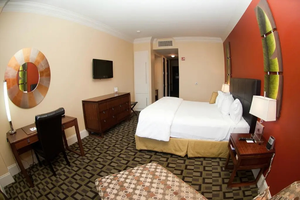 Carriage House Hotel