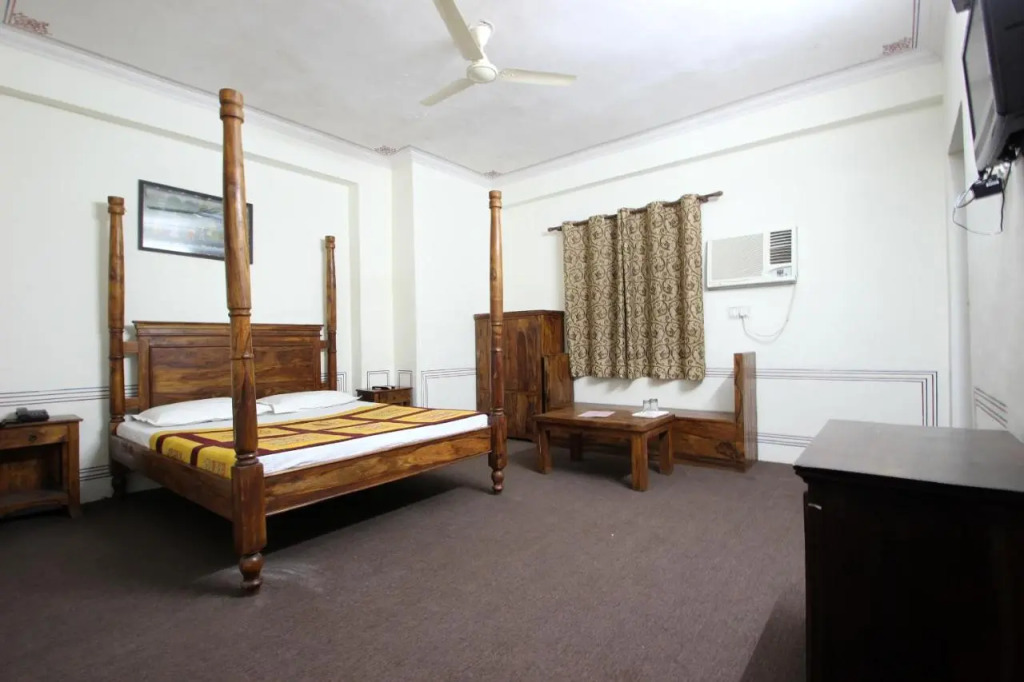 Hotel Raghuraj Palace