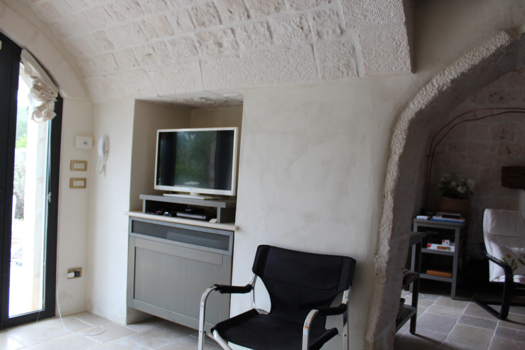 Ostuni,trullo fiabesco con piscina