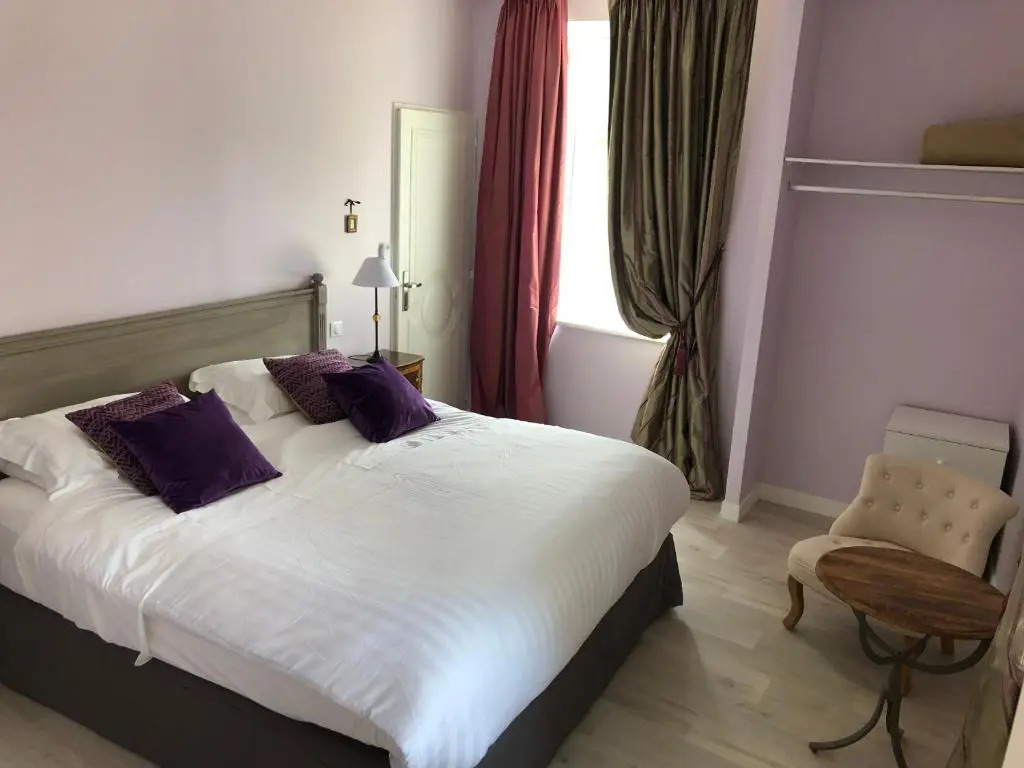 Cottage du chateau for 4 people 90 M- 2 bedrooms 2 bathrooms pool