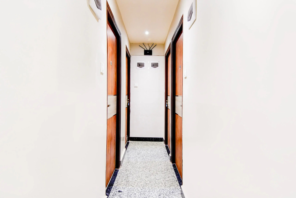 Super Townhouse Kaikhali Near Airport