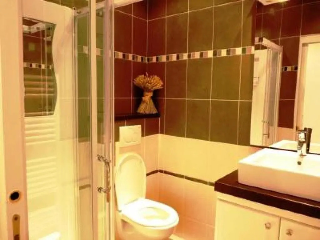 Beautifully decorated two bedroom apartment in the heart of Cannes five minutes walk from Palais 409