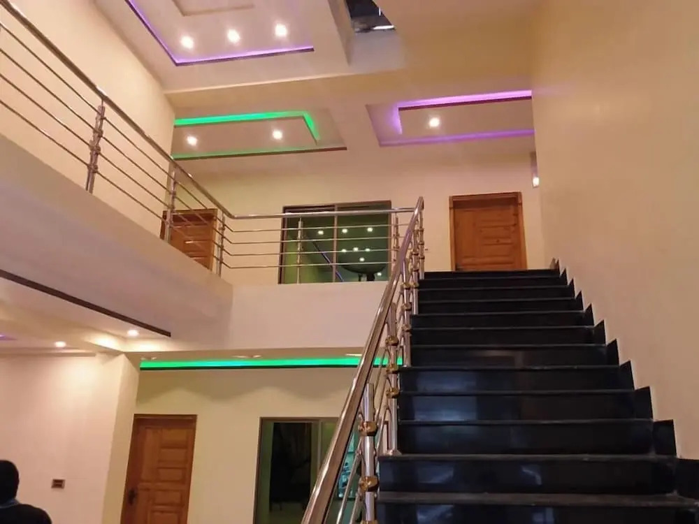 Hotel Rock Star, Naran