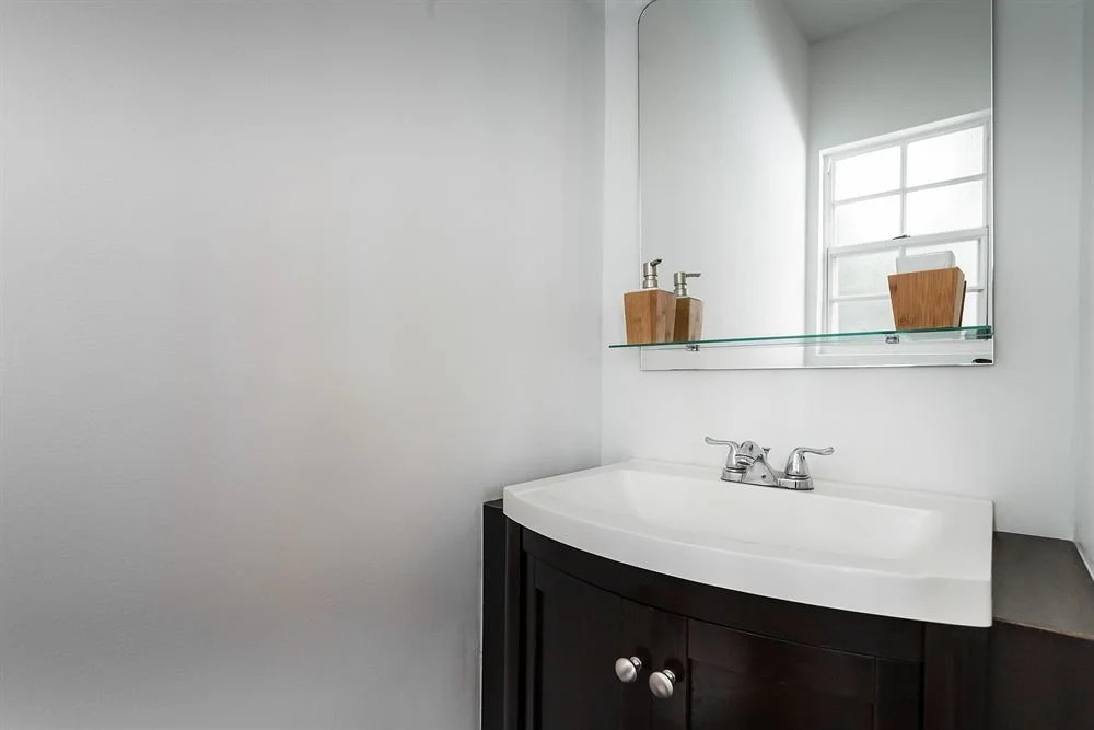 927 Jefferson Suites