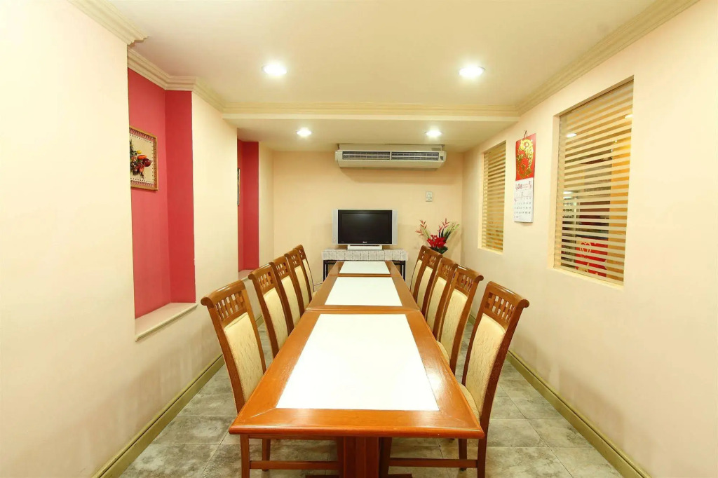 Silom Avenue Inn