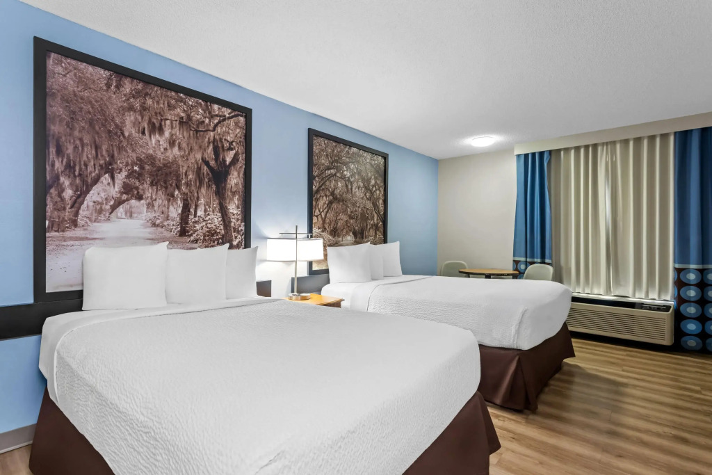 Super 8 by Wyndham Valdosta GA I-75