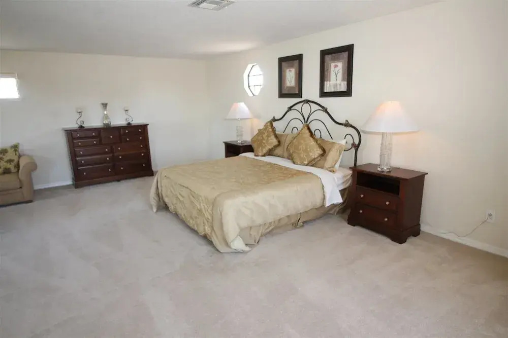 Large 5 bed Pool Home With Excellent Privacy - 440
