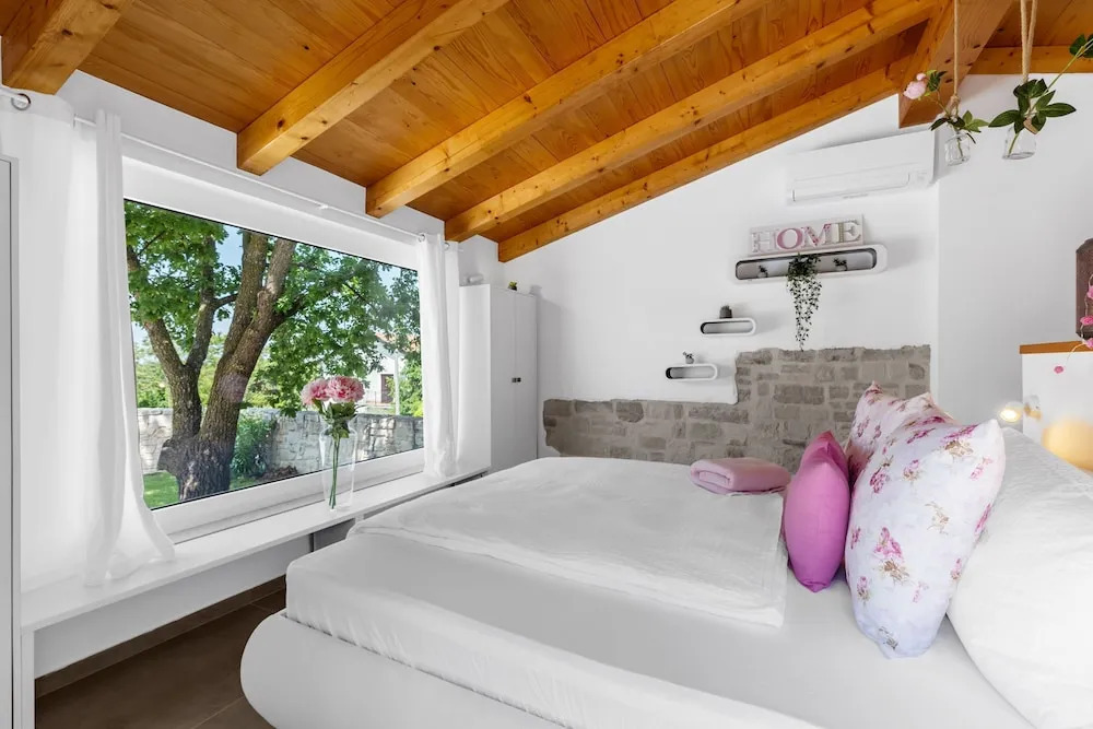 Lavova in Brtonigla With 3 Bedrooms and 2 Bathrooms