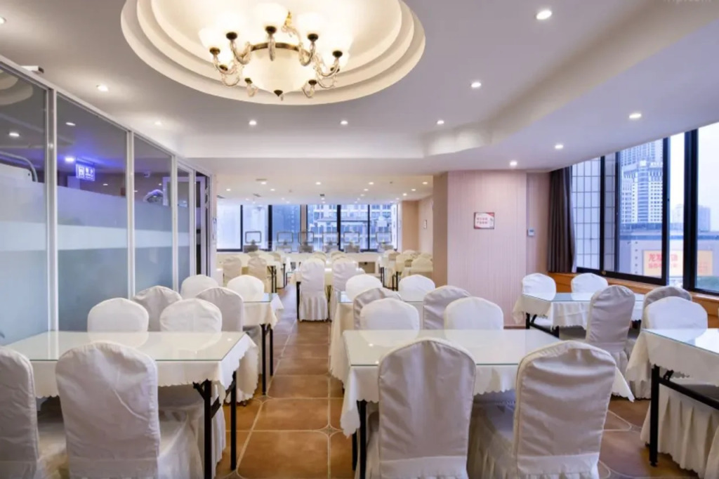 Atour Hotel Chengdu Chunxi Road Tianfu Square Subway Station